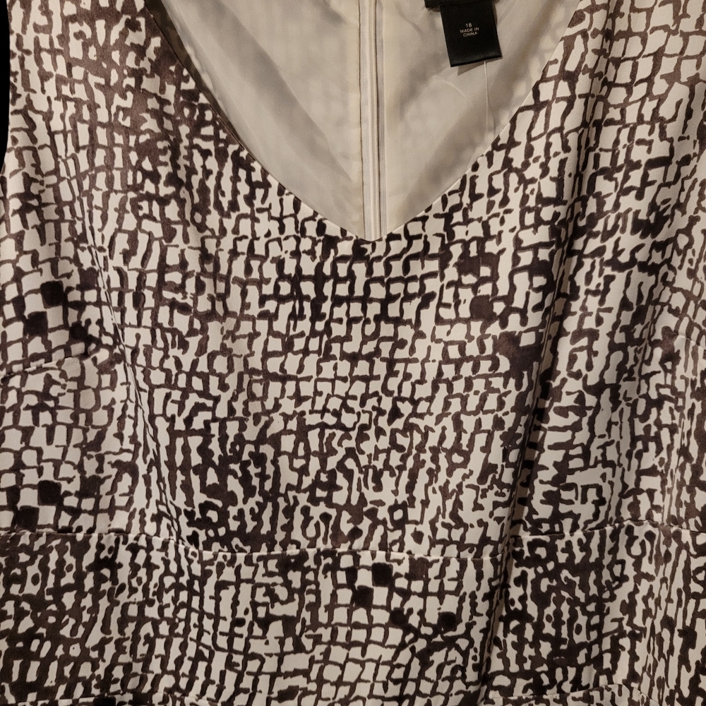 Ann Taylor v-neck brown/cream patterned dress